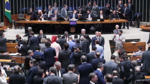 Câmara adia para 2026 votação da PEC da Segurança Pública e do PL Antifacção