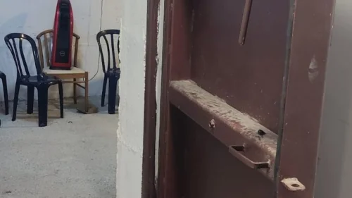 Famílias israelenses adaptam rotina a ataques iranianos em bunkers improvisados