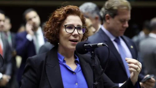 CCJ retoma análise sobre cassação de Carla Zambelli nesta quarta-feira