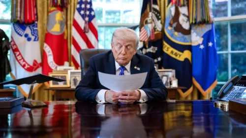 Trump ordena revisão rigorosa de pedidos de imigração de 19 países