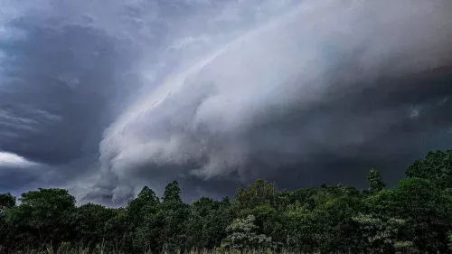 Defesa Civil do RS alerta para temporais com ventos de até 90 km/h até sábado