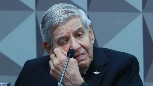 Moraes concede prisão domiciliar a general Augusto Heleno após diagnóstico de Alzheimer