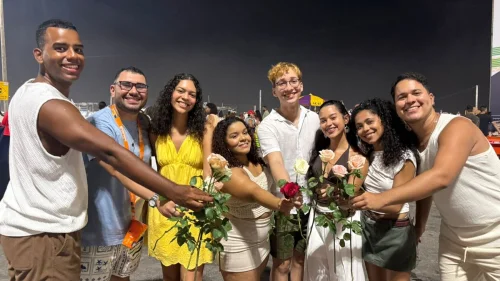 Turistas são maioria e Copacabana vive clima de celebração na véspera de Réveillon