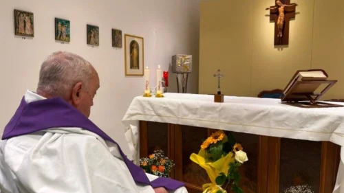 Papa Francisco apresenta melhora leve ao reduzir ventilação mecânica