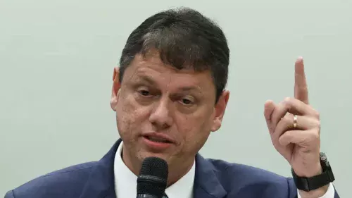 Tarcísio afirma que Flávio Bolsonaro é candidato definido da direita para 2026