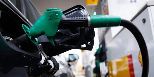 Governos mundiais adotam medidas para reduzir consumo de energia após alta do petróleo