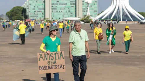 Câmara aprova projeto que reduz penas de condenados por atos de 8 de janeiro