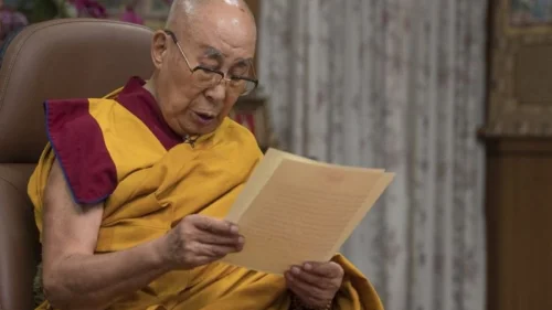 Dalai Lama anuncia sucessor e detalha processo de escolha baseado em tradição secular
