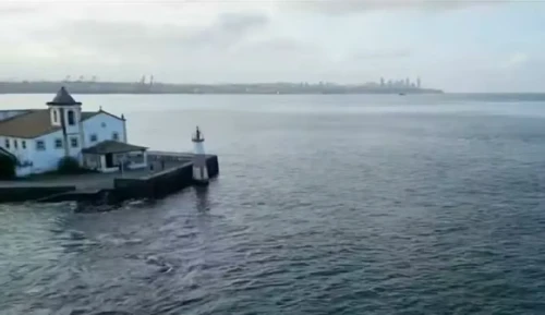 Mergulhador Some em Busca na Baía de Todos-os-Santos