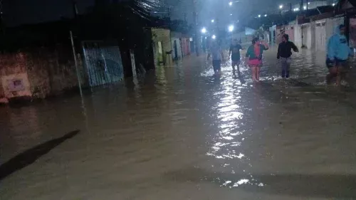 Chuvas intensas no interior de SP alagam 120 casas e deixam 32 desabrigados em Taubaté