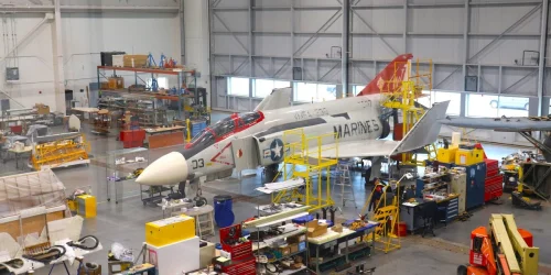 Hangar de restauração do Museu do Ar e Espaço preserva aviões históricos da Segunda Guerra