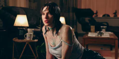 Taylor Swift adia lançamento de clipe no YouTube para impulsionar single nas paradas