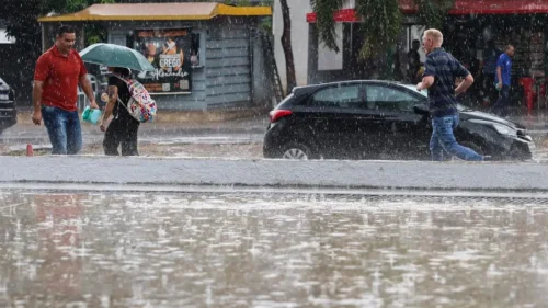 Alerta da Metsul prevê até 300 mm de chuva no Sudeste em nova ZCAS