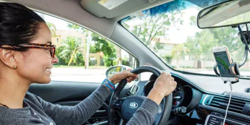 Quase metade dos trabalhadores de aplicativos aluga ou vende contas, aponta pesquisa