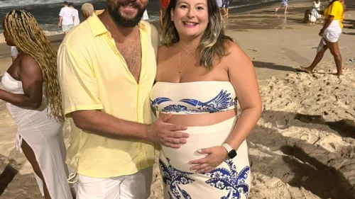 Gestante relata falta de estrutura durante Réveillon na Praia da Barra, no Rio