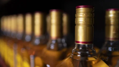 Sete pessoas são internadas com suspeita de intoxicação por metanol na Bahia