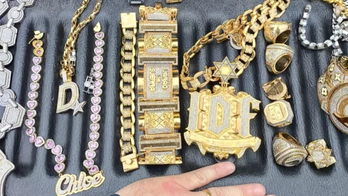 Família de traficante do RJ é presa com joias em fuga para a Bolívia