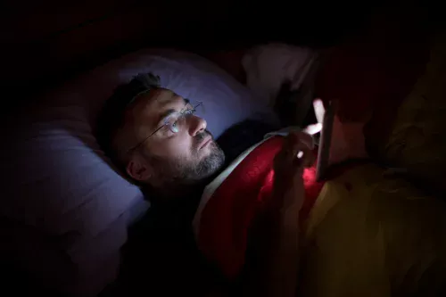 Cansado do doomscrolling? Conheça o Noscroll, o robô que fuça a web por você e te manda só o que importa