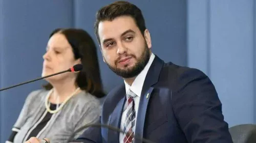 STF determina prisão preventiva de ex-assessor presidencial Filipe Martins no Paraná