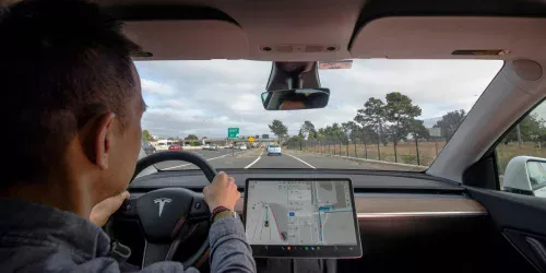 Tesla elimina compra única do Full Self-Driving e mantém apenas assinatura mensal