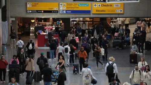 Aeroporto de Guarulhos cancela sete voos nesta sexta após dois dias de caos aéreo