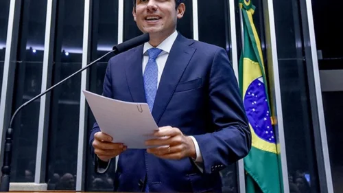 Hugo Motta assume presidência da Câmara em meio a crise e disputas internas