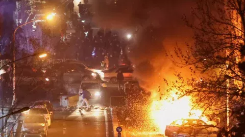 Irã enfrenta protestos massivos e repressão violenta do regime islâmico