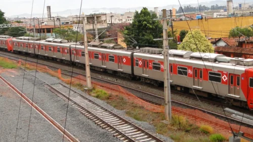 Falha na Linha 10 da CPTM causa superlotação e atrasos no sistema