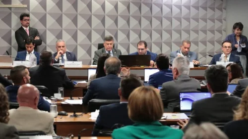 CPMI do INSS aprova 300 requerimentos e convoca AGU indicado ao STF