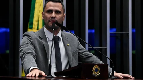 Pesquisa em MG mostra Cleitinho com 38% para governador e aprovação de 62% ao governo