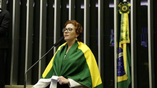 STF julga recurso de Carla Zambelli contra condenação por invasão ao CNJ