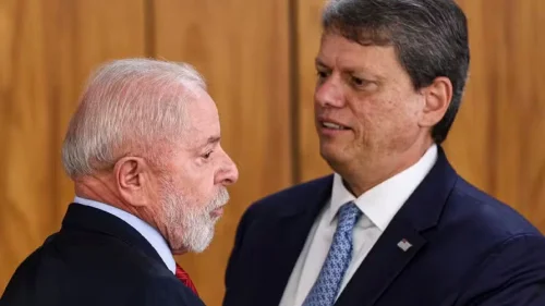 Governador de SP critica postura de Lula em relação a tarifas impostas por Trump