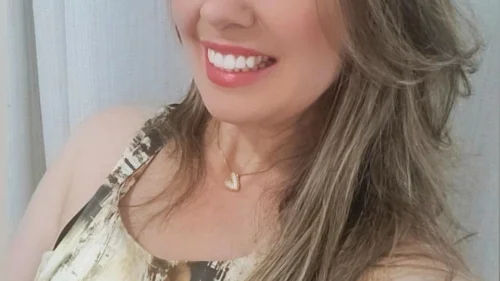 Mulher sobrevive a mais de 70 facadas do ex e alerta sobre ciclos de violência