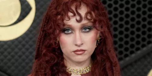 Cantora Chappell Roan deixa agência Wasserman após CEO aparecer em arquivos de Epstein