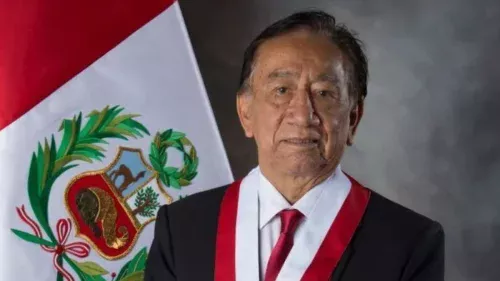 Congresso do Peru elege José María Balcázar Zelada como presidente interino