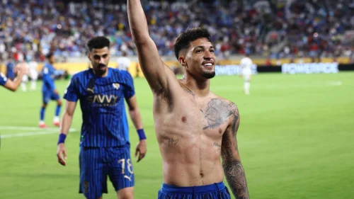 Marcos Leonardo marca dois gols pelo Al-Hilal e dedica vitória à mãe após internação