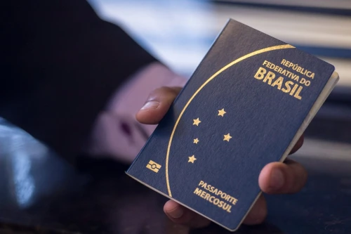 EUA suspendem vistos para cidadãos do Brasil e de outros 74 países