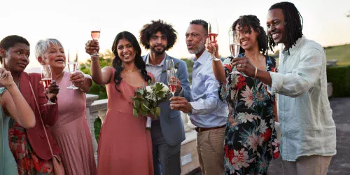O verdadeiro motivo pelo qual você nunca deve usar branco em um casamento (e outras 8 gafes imperdoáveis)