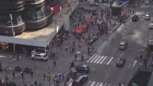 Tiros na Times Square causam pânico e suspeito é preso em Nova York
