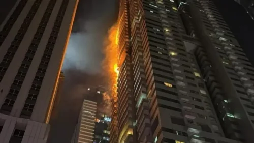 Incêndio em arranha-céu de Dubai obriga evacuação de 3.800 moradores sem vítimas