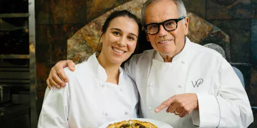 O acidente de cozinha que gerou a pizza de salmão defumado mais famosa do mundo e virou império
