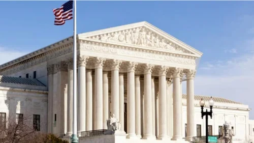 EUA bombardeiam Venezuela e capturam presidente Maduro para julgamento em solo americano