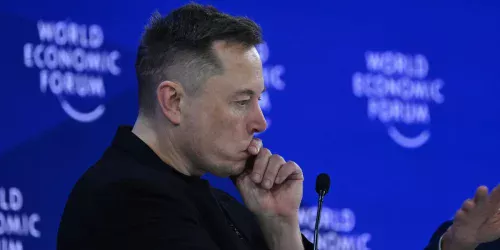 Elon Musk pede que outras empresas construam infraestrutura de baterias nos EUA