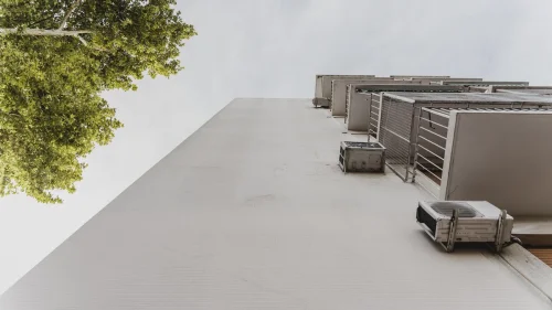 Especialista esclarece regras para uso de ar-condicionado e áreas comuns em condomínios