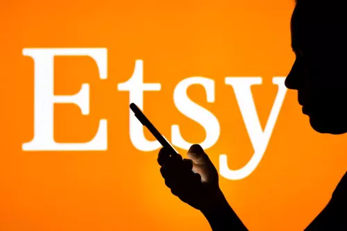 Ebay compra aplicativo de roupas usadas Depop da Etsy por US$ 1,2 bilhão