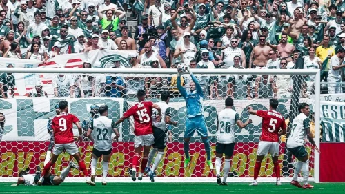 Palmeiras vence Al-Ahly por 2 a 0 em jogo interrompido por tempestade no Mundial de Clubes