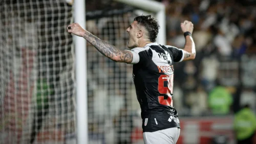 Vasco enfrenta Bragantino em busca de pontos para escapar do rebaixamento
