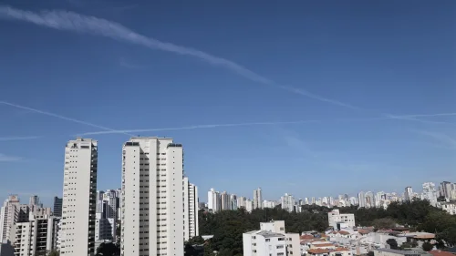 Feriado tem calor no Sudeste e chuva forte no Nordeste, aponta previsão