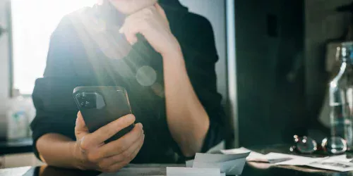 Consumidores gastam R$ 8 mil por ano com assinaturas esquecidas em cartões