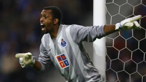 Ex-goleiro do Vasco Helton é acusado de violência doméstica em Portugal